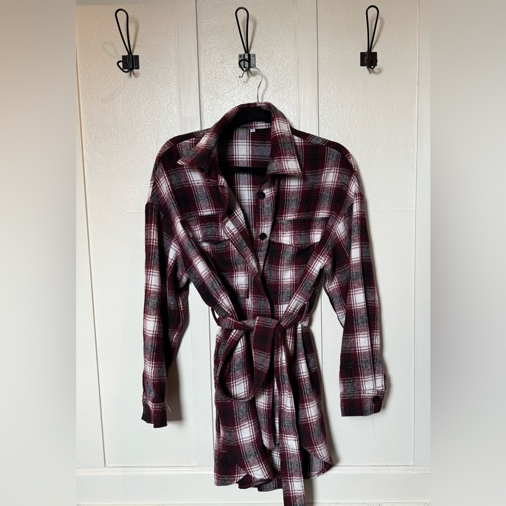 Women’s Plaid Button Down Dress Shirt With Belt & Pockets Tie Size Large